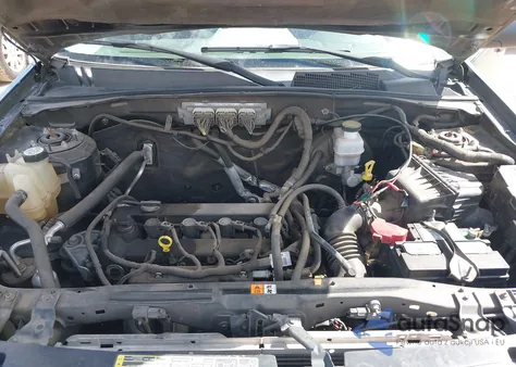 2010 Ford Escape Xls z USA, uszkodzony, nr VIN 1FMCU0C75AKA02502